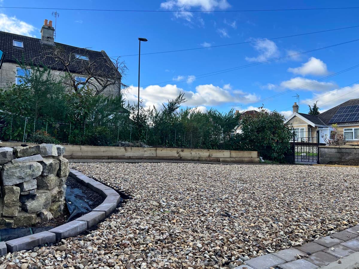 Landscaping | image of gravel driveway
